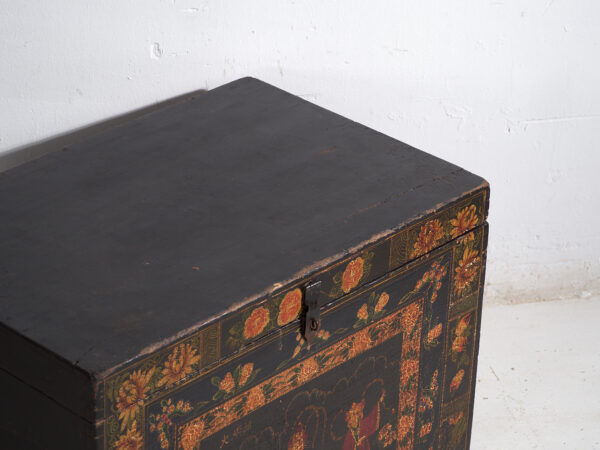 Baúl antiguo pintado en madera de pino – China, circa 1900