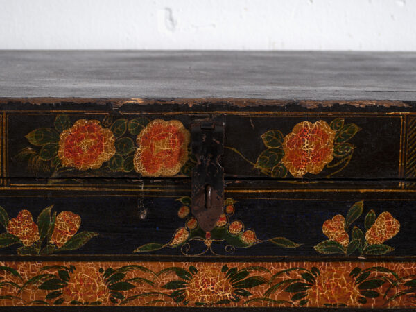 Baúl antiguo pintado en madera de pino – China, circa 1900