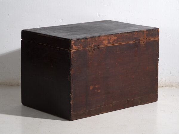 Baúl antiguo pintado en madera de pino – China, circa 1900