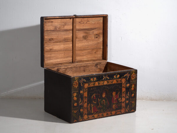 Baúl antiguo pintado en madera de pino – China, circa 1900