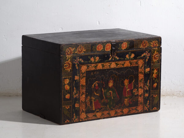 Baúl antiguo pintado en madera de pino – China, circa 1900