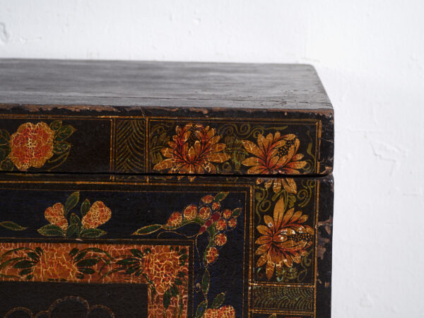 Baúl antiguo pintado en madera de pino – China, circa 1900