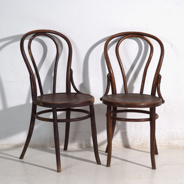 Par de sillas antiguas de madera curvada estilo Thonet – Europa central, circa 1900