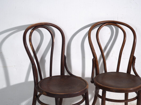 Par de sillas antiguas de madera curvada estilo Thonet – Europa central, circa 1900