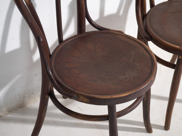 Par de sillas antiguas de madera curvada estilo Thonet – Europa central, circa 1900