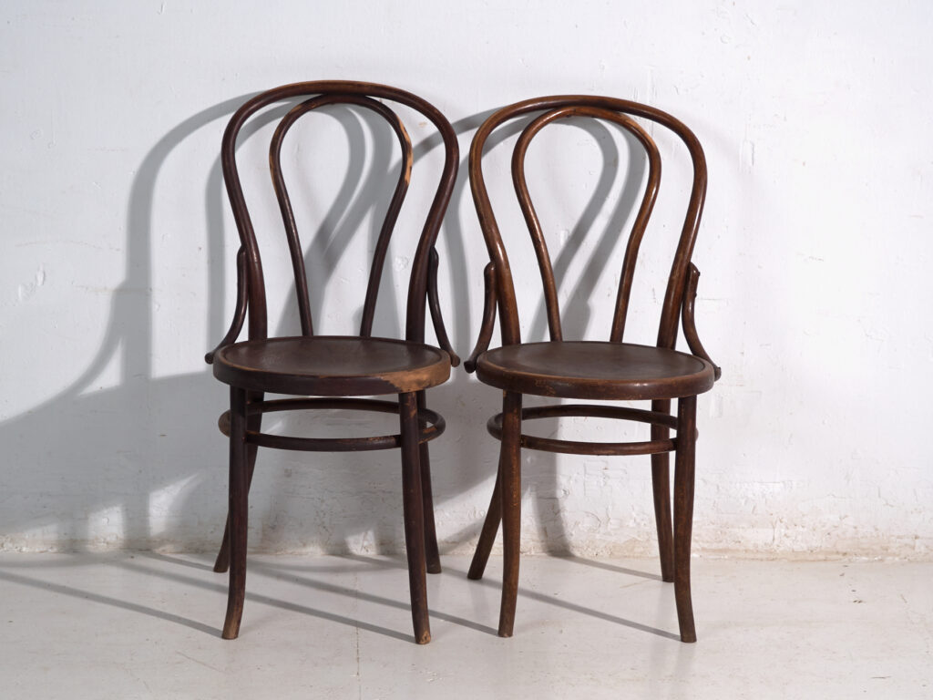 Par de sillas antiguas de madera curvada estilo Thonet – Europa central, circa 1900