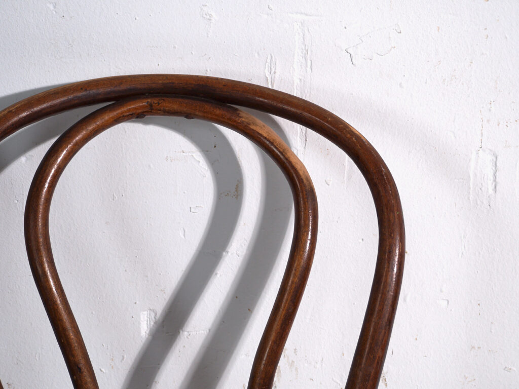 Par de sillas antiguas de madera curvada estilo Thonet – Europa central, circa 1900