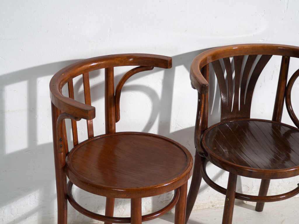 Par de sillas antiguas de madera curvada estilo Thonet – Europa central, circa 1905