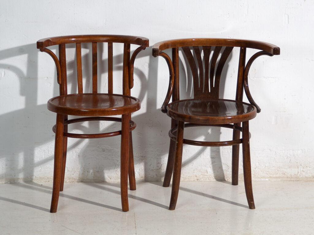 Par de sillas antiguas de madera curvada estilo Thonet – Europa central, circa 1905