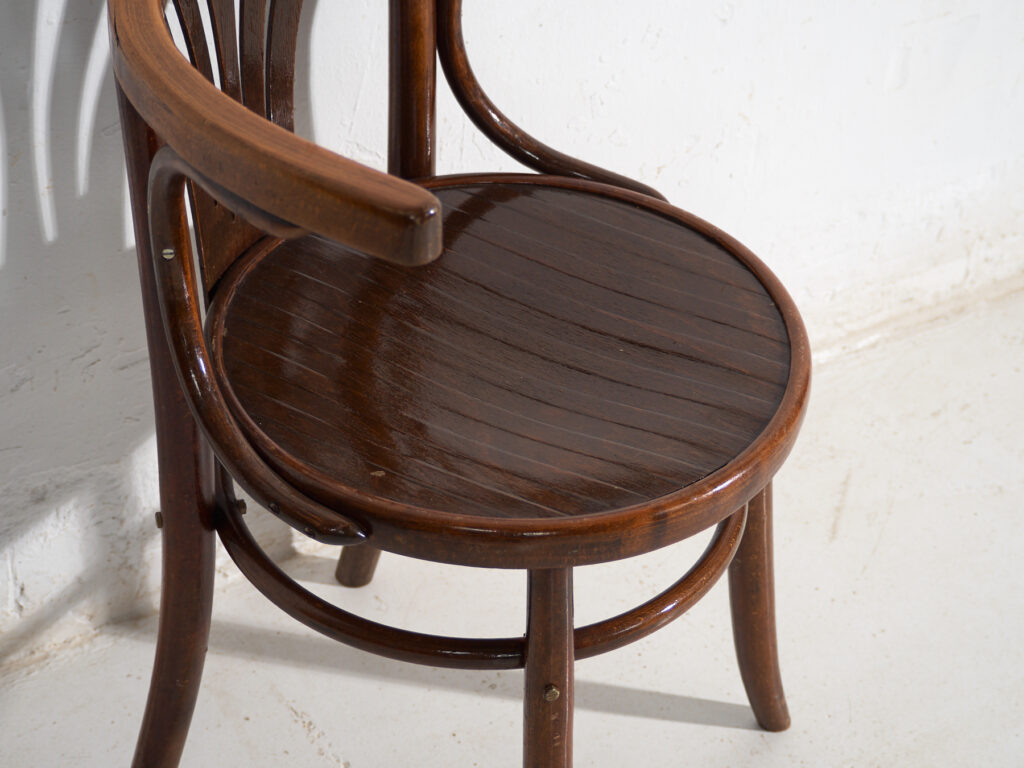 Par de sillas antiguas de madera curvada estilo Thonet – Europa central, circa 1905