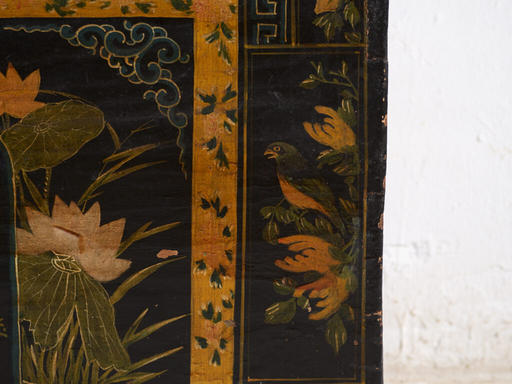 Baúl antiguo lacado en negro en madera de pino – China, circa 1900