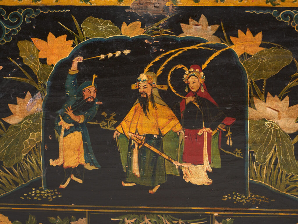 Baúl antiguo lacado en negro en madera de pino – China, circa 1900