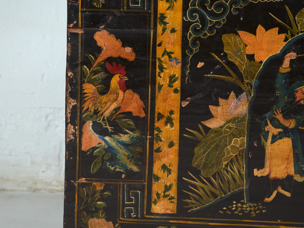 Baúl antiguo lacado en negro en madera de pino – China, circa 1900