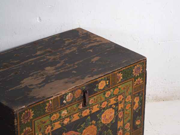 Baúl antiguo pintado en madera de pino – China, circa 1900