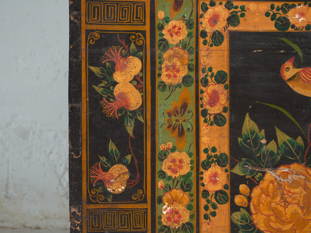 Baúl antiguo pintado en madera de pino – China, circa 1900