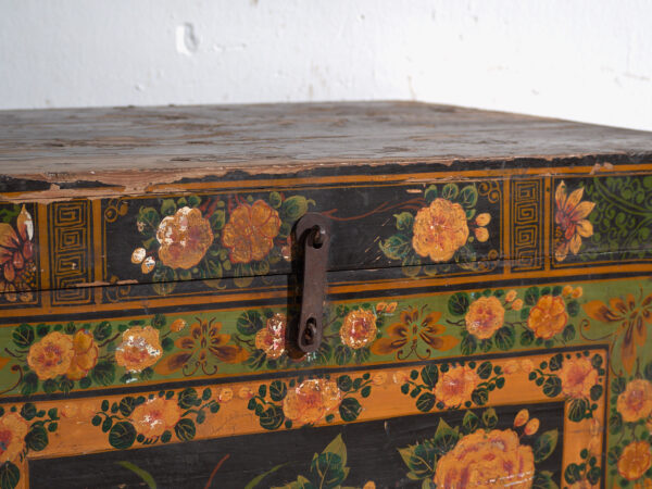 Baúl antiguo pintado en madera de pino – China, circa 1900