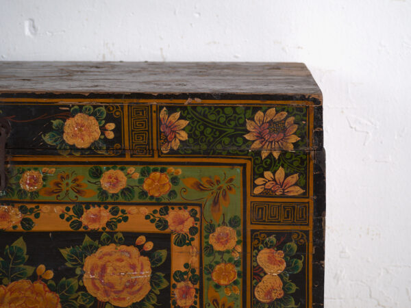 Baúl antiguo pintado en madera de pino – China, circa 1900