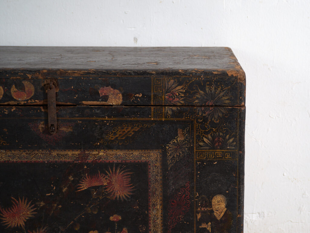Baúl antiguo pintado en madera de pino – China, circa 1900