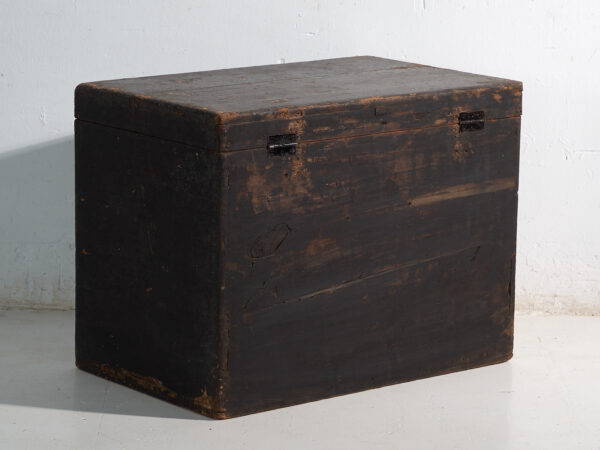 Baúl antiguo pintado en madera de pino – China, circa 1900