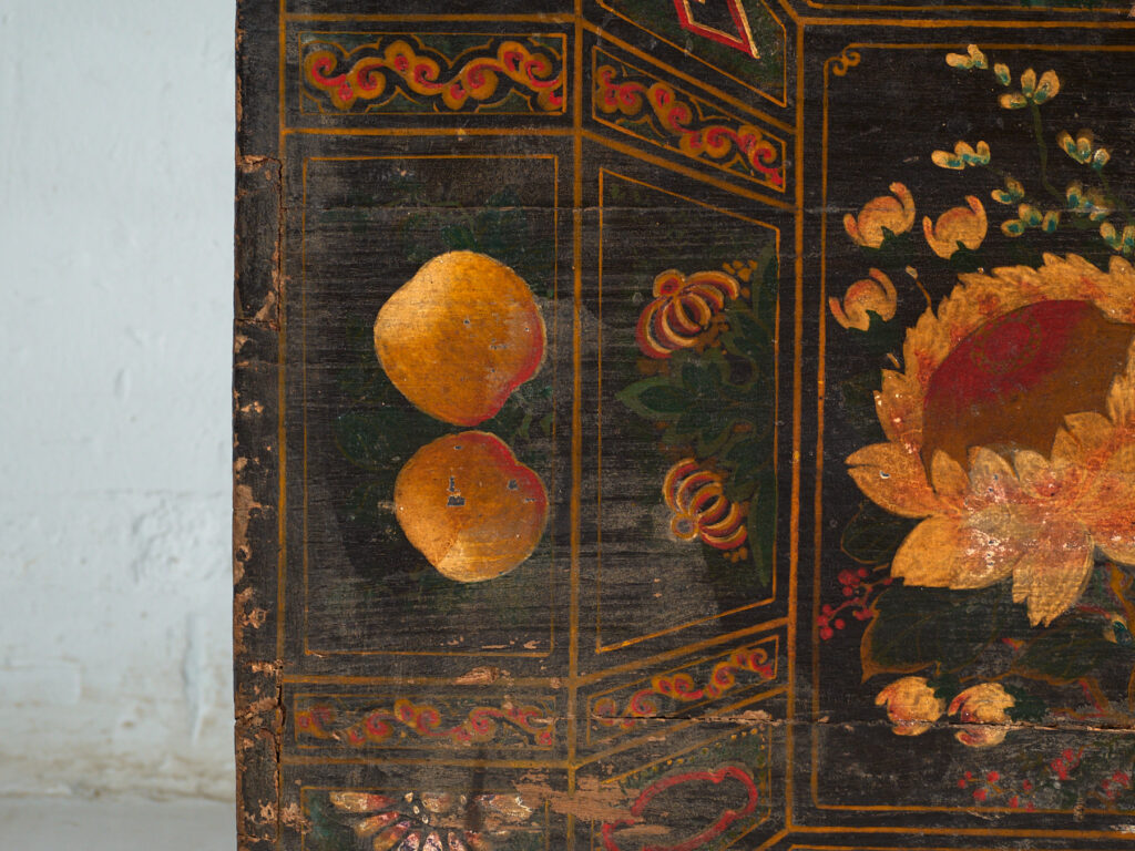 Baúl antiguo pintado en madera de pino – China, circa 1900