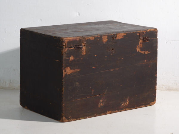 Baúl antiguo pintado en madera de pino – China, circa 1900