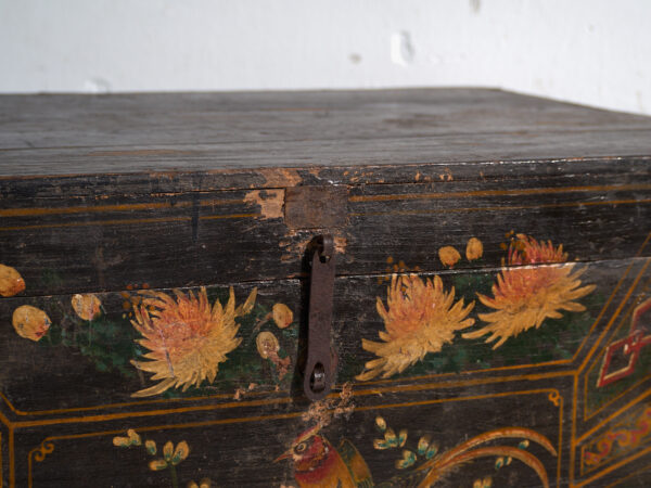 Baúl antiguo pintado en madera de pino – China, circa 1900