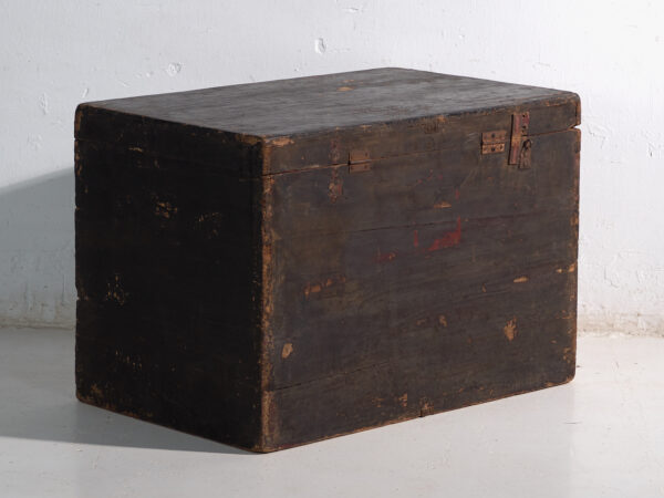 Baúl antiguo pintado en madera de pino – China, circa 1900