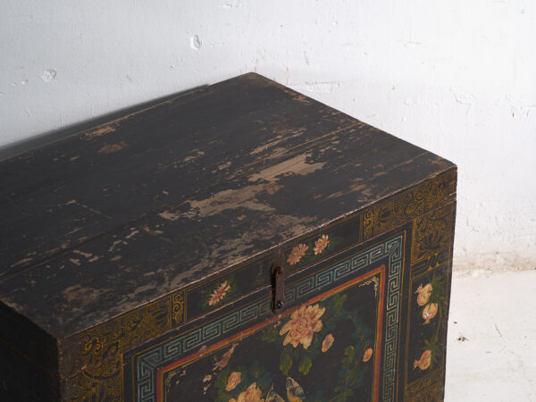 Baúl antiguo pintado en madera de pino – China, circa 1900