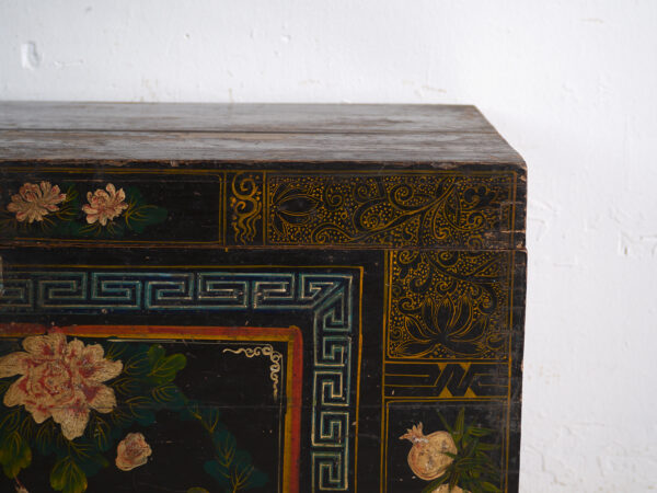 Baúl antiguo pintado en madera de pino – China, circa 1900