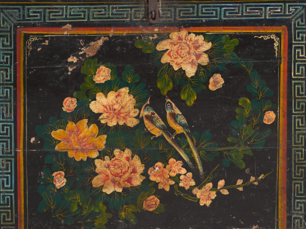 Baúl antiguo pintado en madera de pino – China, circa 1900