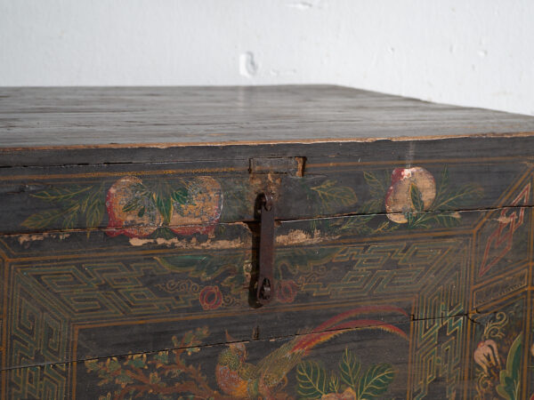 Baúl antiguo pintado en madera de pino – China, circa 1900