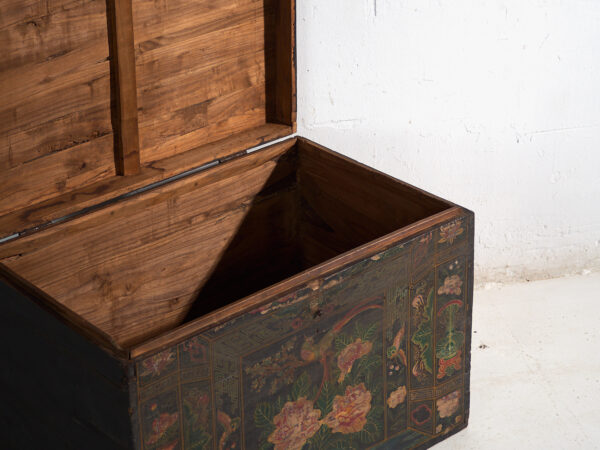 Baúl antiguo pintado en madera de pino – China, circa 1900