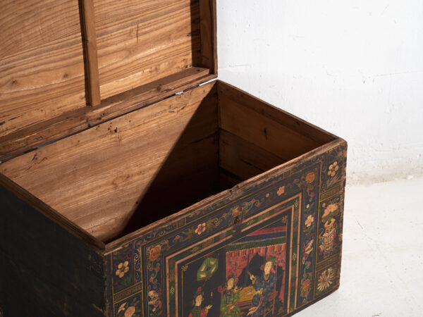 Baúl antiguo pintado en madera de pino – China, circa 1900