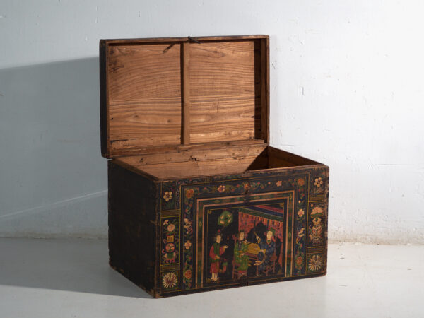 Baúl antiguo pintado en madera de pino – China, circa 1900