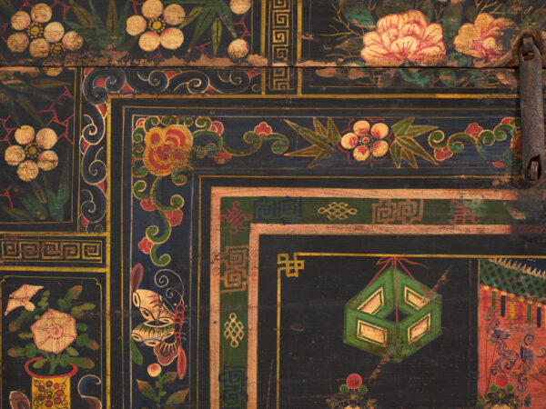 Baúl antiguo pintado en madera de pino – China, circa 1900