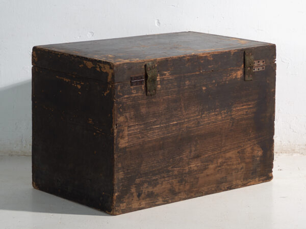 Baúl antiguo pintado en madera de pino – China, circa 1900