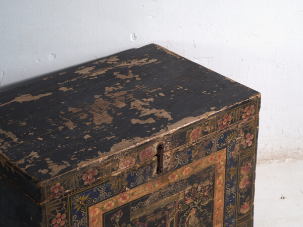 Baúl antiguo pintado en madera de pino – China, circa 1900