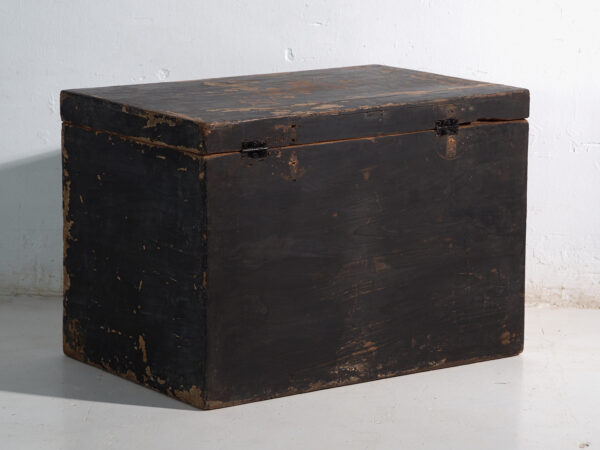 Baúl antiguo pintado en madera de pino – China, circa 1900