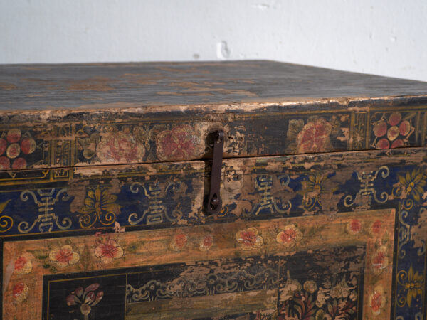 Baúl antiguo pintado en madera de pino – China, circa 1900