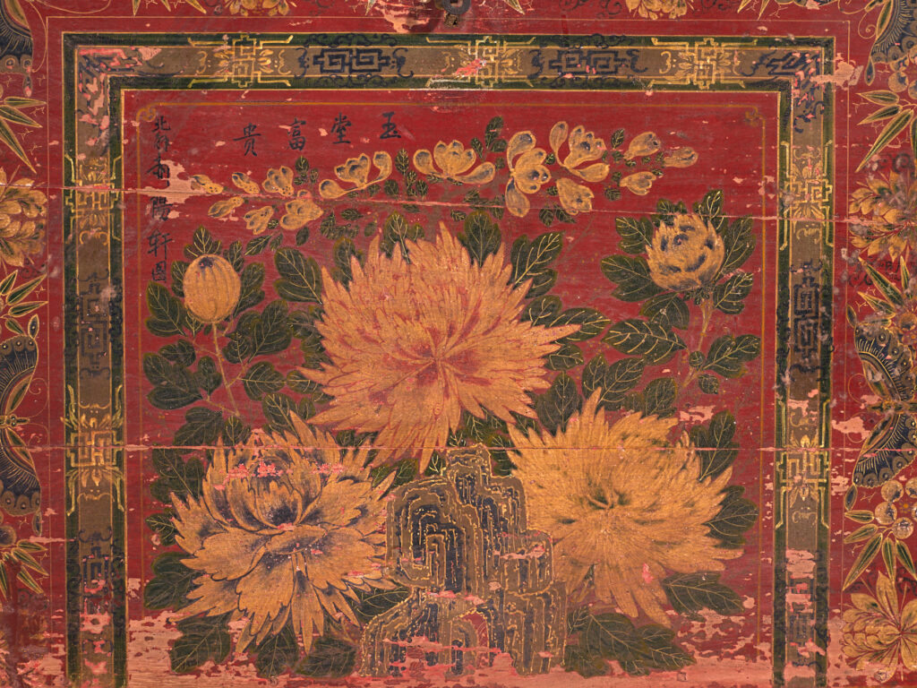 Baúl antiguo pintado rojo bermellón en madera de pino – China, circa 1900