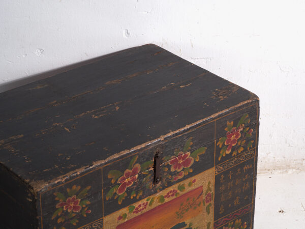 Baúl antiguo pintado en madera de pino – China, circa 1900