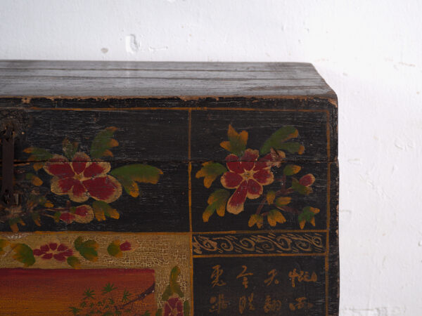 Baúl antiguo pintado en madera de pino – China, circa 1900