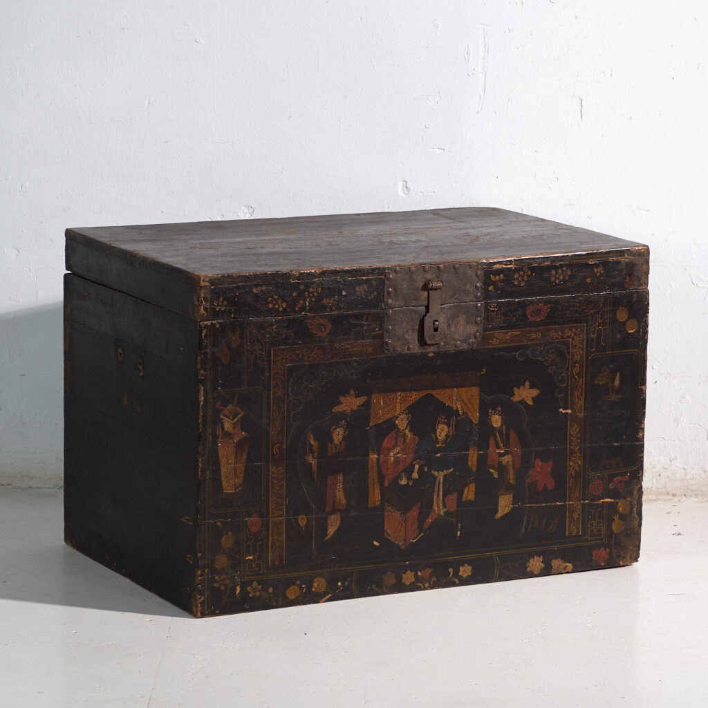 Baúl antiguo pintado en madera de pino – China, circa 1900