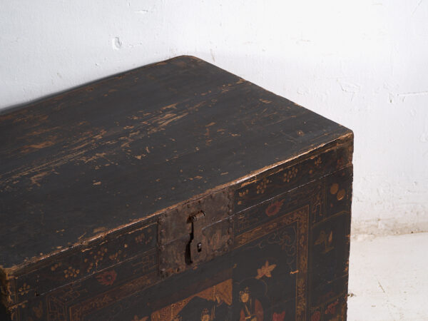 Baúl antiguo pintado en madera de pino – China, circa 1900