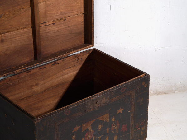 Baúl antiguo pintado en madera de pino – China, circa 1900