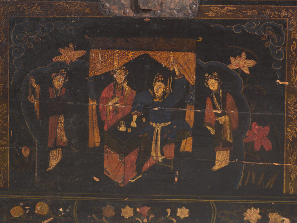 Baúl antiguo pintado en madera de pino – China, circa 1900