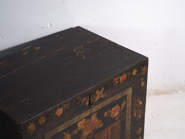 Baúl antiguo pintado en madera de pino – China, circa 1900