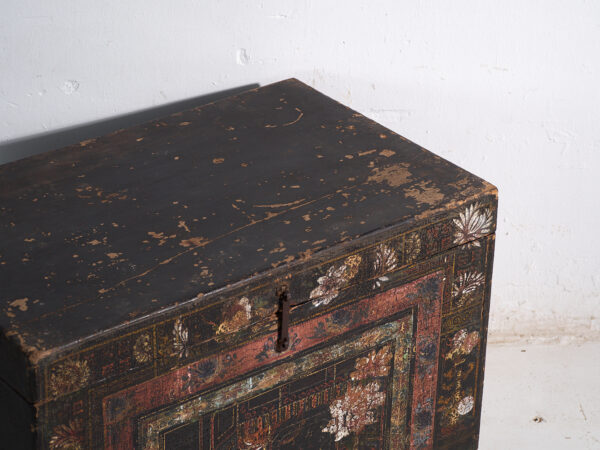 Baúl antiguo pintado en madera de pino – China, circa 1900