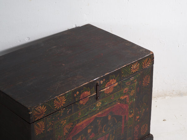 Baúl antiguo pintado en madera de pino – China, circa 1900