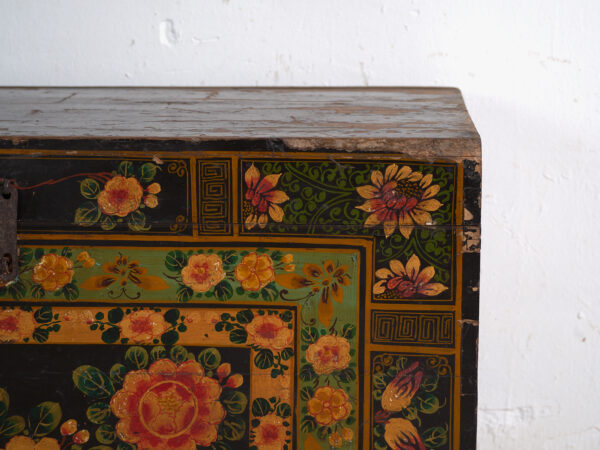 Baúl antiguo pintado en madera de pino – China, circa 1900